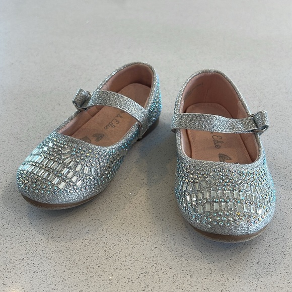 Olive and Edie Silver Shimmer Rhinestone Flats Shoes Toddler Size 5 - Picture 3 of 9